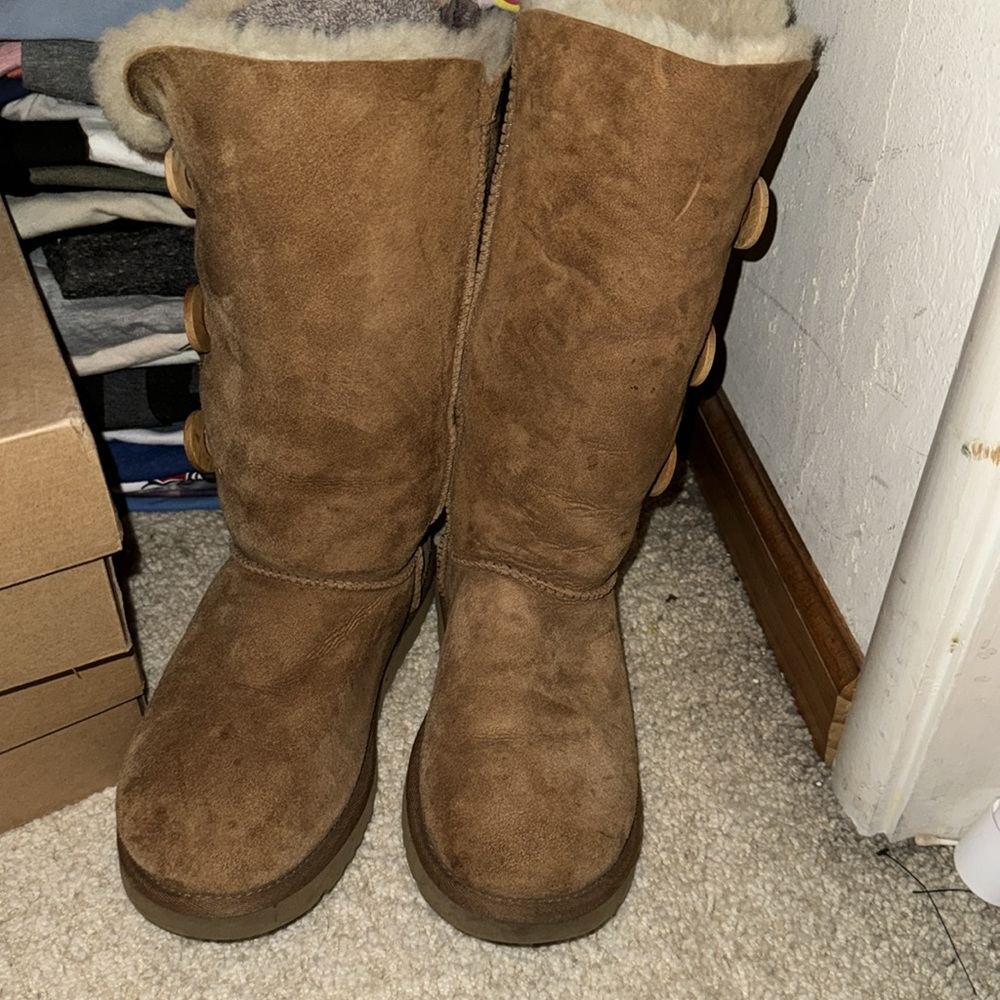Bailey Button UGG - Picture 2 of 2